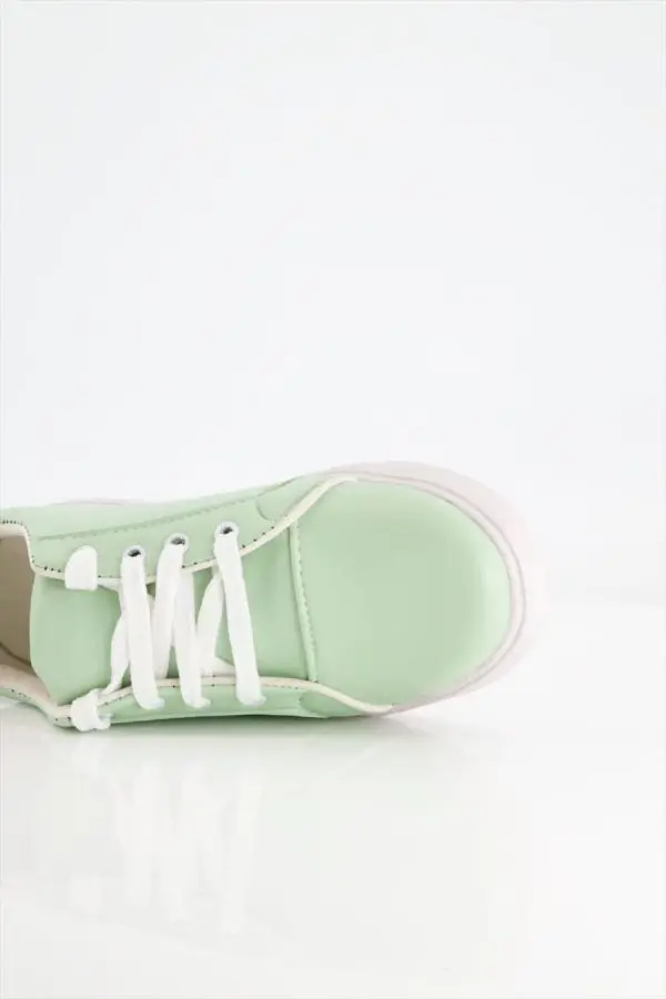 women-trendy-sneakers-shoes - 10.webp
