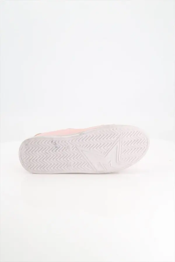 women-trendy-sneakers-shoes - 4.webp