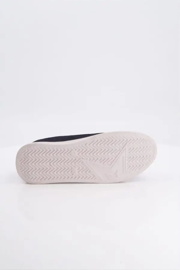 women-premium-sneakers-shoes-3 - 4.webp