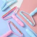 portable-lint-remover-clothes-fuzz-shaver-random-color-6 - 4.webp