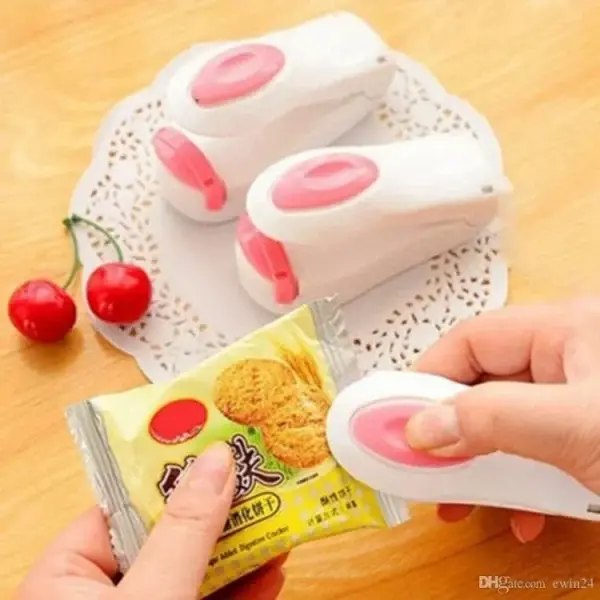 portable-mini-sealer-household-sealing-machine-heat-sealer-capper-for-plastic-bags-package-food-saver-kitchen-gadgets - 4.webp