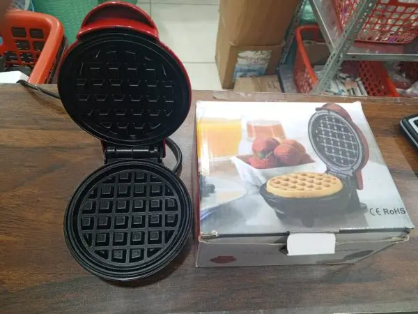 mini-waffle-maker-breakfast-machine-non-stick-easy-clean-random-color - 6.webp