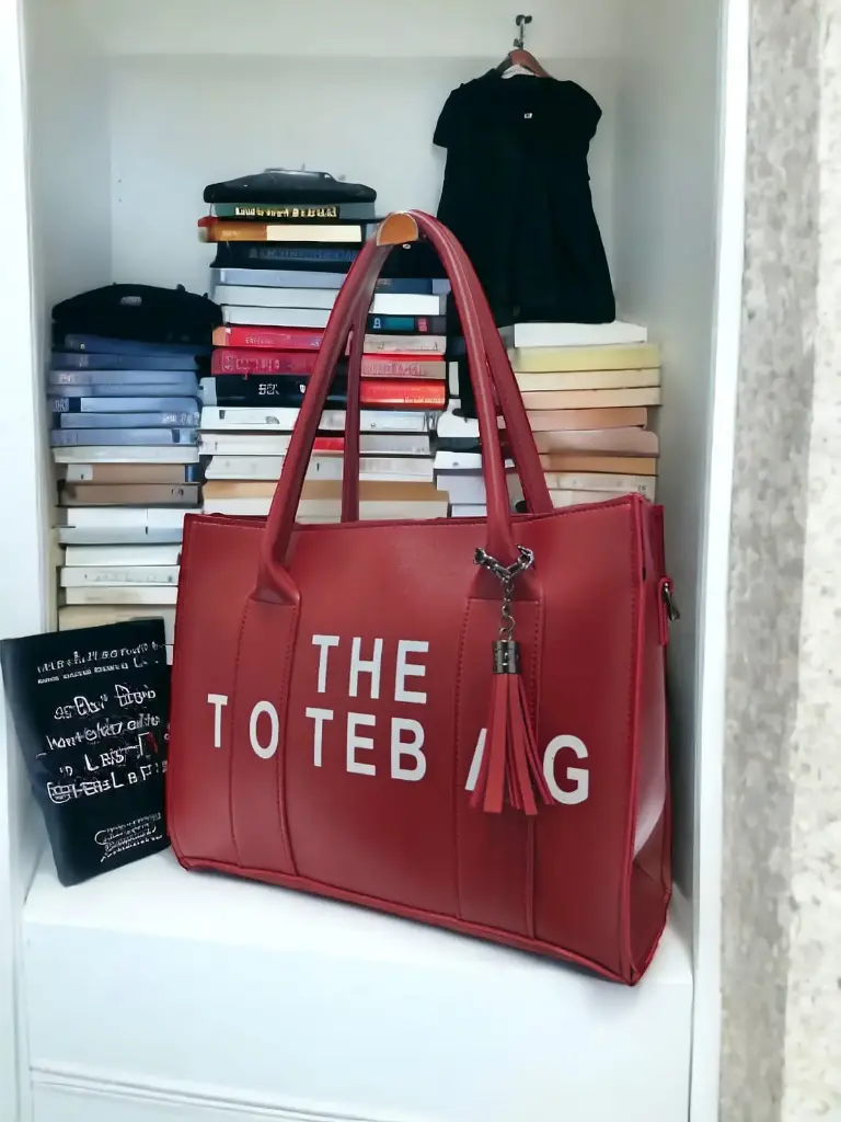 MARC JACOBS TOTE-RED