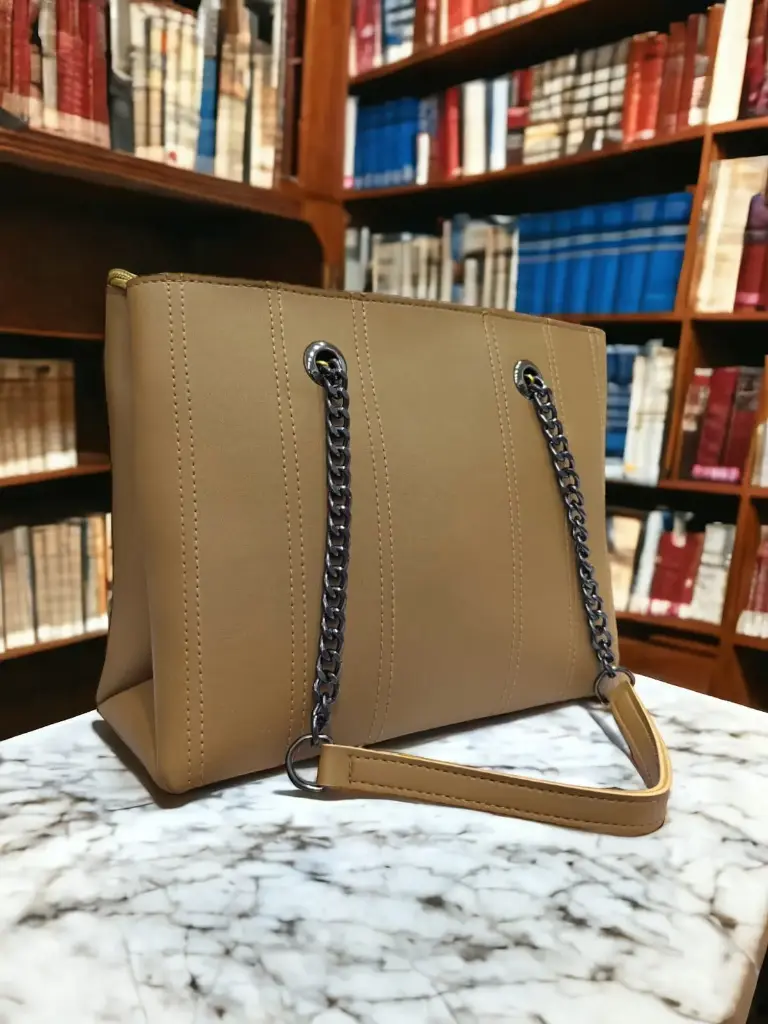 CLASSIC TOTE-LIGHT BROWN