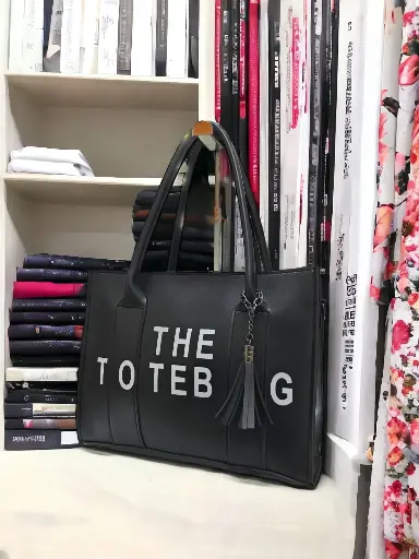 MARC JACOBS TOTE-BLACK