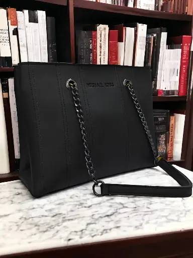 CLASSIC TOTE-PITCH BLACK