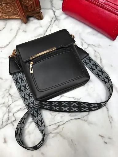 SWEET 16 CROSS BODY-BLACK
